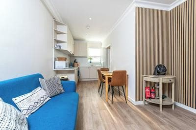 4 Guests - 20min to London - Free Parking - Petsok
