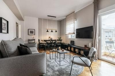 Sofia - 4 Bedrooms and Balcony in O Donell
