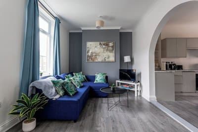 3 Bed House - Sleeps 5 - Parking - Wifi