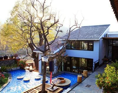 Carpenter's Rustic Courtyard-Great Wall