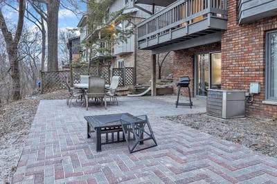 Amazing Hideaway - Short Walk To Hoyt Park! 3 Bedroom Townhouse by Redawning