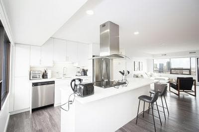 Luxurious 2 bed 2 Bath Penthouse on 23rd Floor PH1 Downtown
