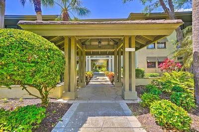 Coastal Bonita Springs Gem: Shop, Dine & Swim