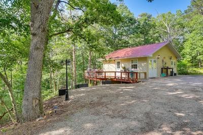 Secluded Ozark Mtn Cottage w/ Wraparound Deck