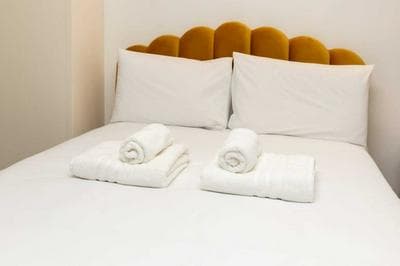 Bright and Stylish 2 Bedroom House in Shoreditch