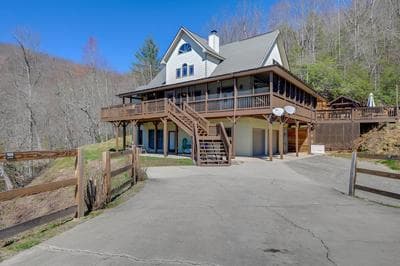 Beautiful Bryson City Home w/ Hot Tub & Mtn Views!