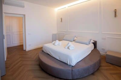 Colosseum Holidays - Luxury 3 Bedroom Apartment