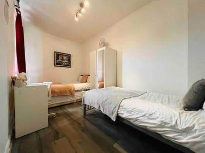 Private Rooms for 7 People With Bathroom