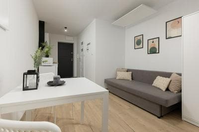 White Studio in City Center by Renters
