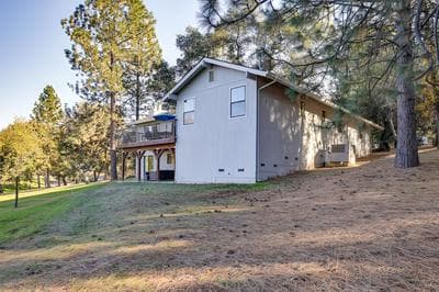 Groveland Home w/ Deck: 2 Mi to Pine Mountain Lake