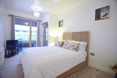 Near Excel - Wifi - Parking - Pets - Sleeps 5