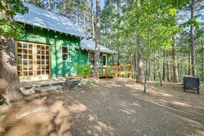 Pet-friendly Eureka Springs Rental w/ Private Deck