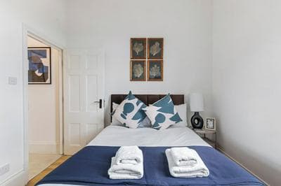 City Apartment - Sleeps 4 & Free Parking