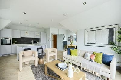 The Putney Sanctum - Beckoning 2bdr Flat With Balcony