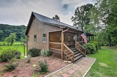 Riffle Run Cabin: River Access, Hot Tub, Game Room