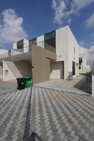 Fabulous 4br Villa With Balcony