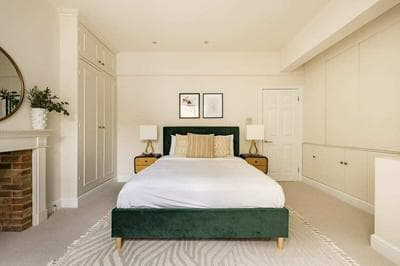 The Chelsea Nest - Stylish 2bdr With Balcony