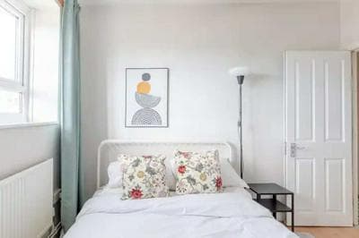 Cosy 4BD Flat W/private Balcony - Nine Elms!