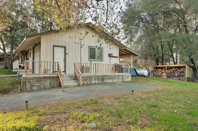 Lakeside Groveland Home w/ Hot Tub, Near Yosemite