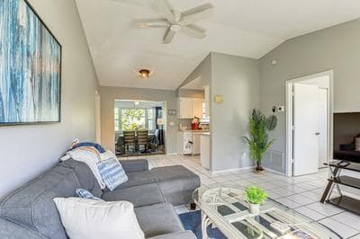 7 Mi to Beach: Cozy Home w/ Yard in Englewood!