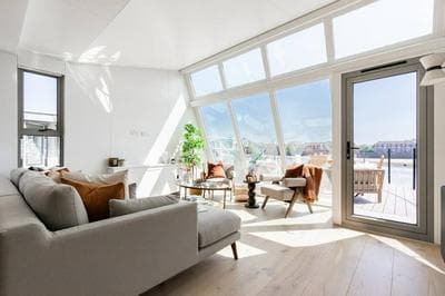 Cheyne Walk Houseboat by Onefinestay