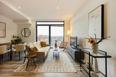 The Harlesden Escape - Spacious 3bdr Flat With Balcony