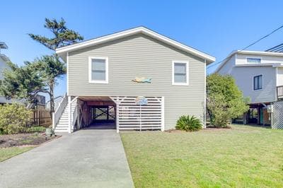 Coastal Home w/ Deck & Outdoor Shower