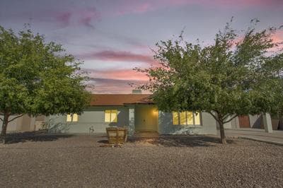 Fabulous Oasis On 59th 4 Bedroom Home by Redawning