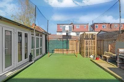 c Bright and Spacious House