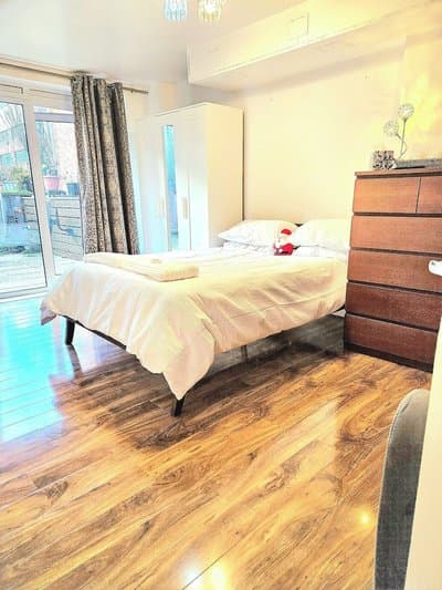 Room-spacious Retreat With Private Balco