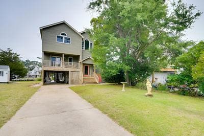 Waterfront Outer Banks Home w/ Beach Access