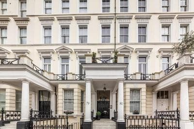 Spacious and Recently Modernised Two-bedroom Apartment in Kensington
