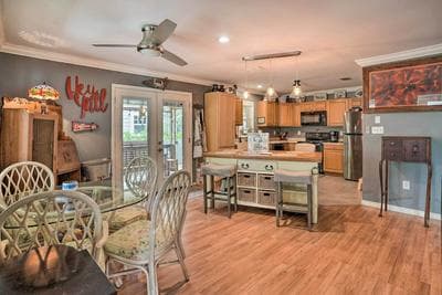 Charming Home w/ Yard, Walk to Beach & Casino