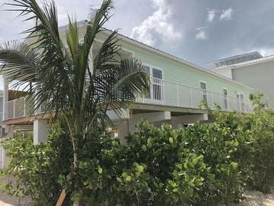 2 Beautiful 4 Bed 3 Bath Pool Home w Free Dock