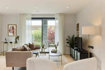 The Brondesbury Escape - Cosy 1bdr Flat With Balcony + Parking