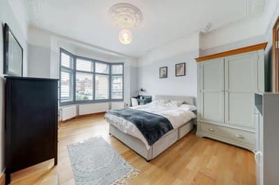 Charming Spacious 2-bed Apartment in London