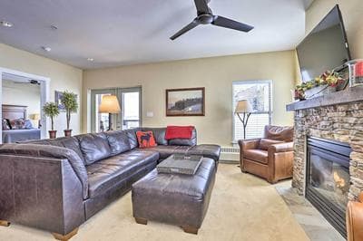 Ski-in/ski-out Granby Base Camp Escape w/ Balcony