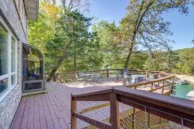 Waterfront Beaver Lake Apt w/ Deck