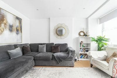 Spacious & Chic 3bed House in London