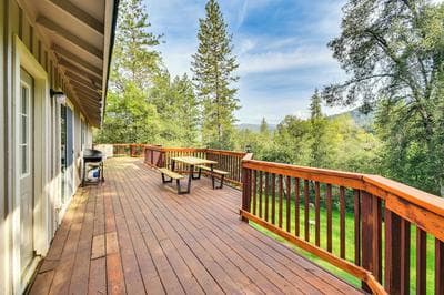 Sierra Serenity: Scenic Mtn Escape w/ Game Room