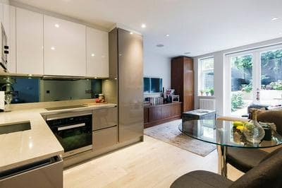 The Bohemian Rhapsody- Garden Apartment in Hampstead - by Out of Office Lifestyle