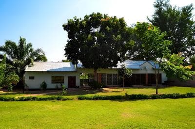 Decha Guest Lodge