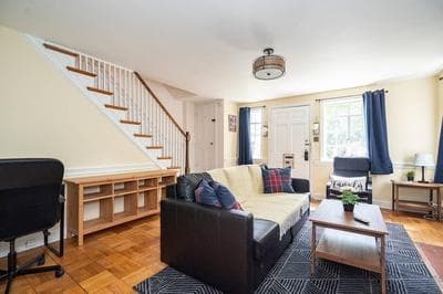 Spacious 4BR CozySuites in Old Town Alexandria