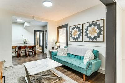 Walkable Location: Welcoming Unit in Omaha