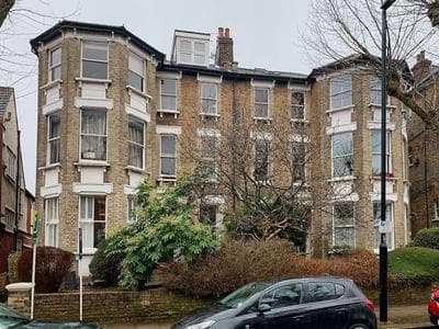 2 bed Flat in Fordwych Road