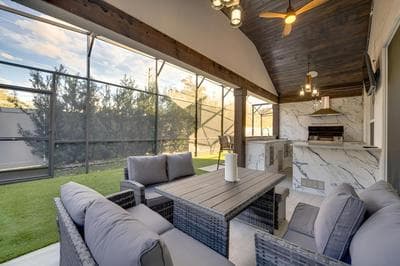Family-friendly Home w/ Lanai ~ 6 Mi to Disney