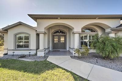 Beautiful Port Charlotte Home, 6 Mi to Beach!