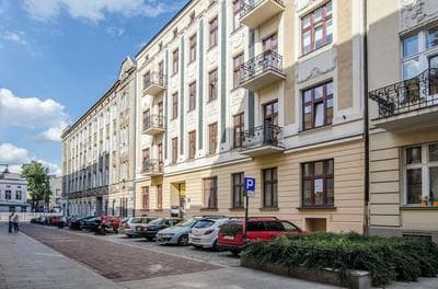 Lumina bright apart next to Fabryczna