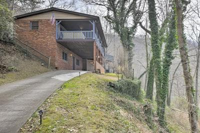 Game Room & Hot Tub: Bryson City Cabin!