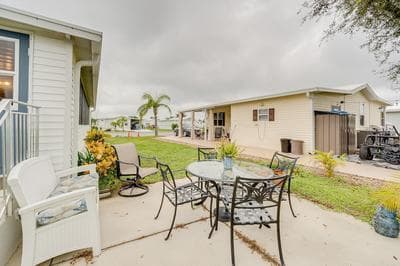 Port Charlotte Home w/ Pool Access 10 Mi to Beach!